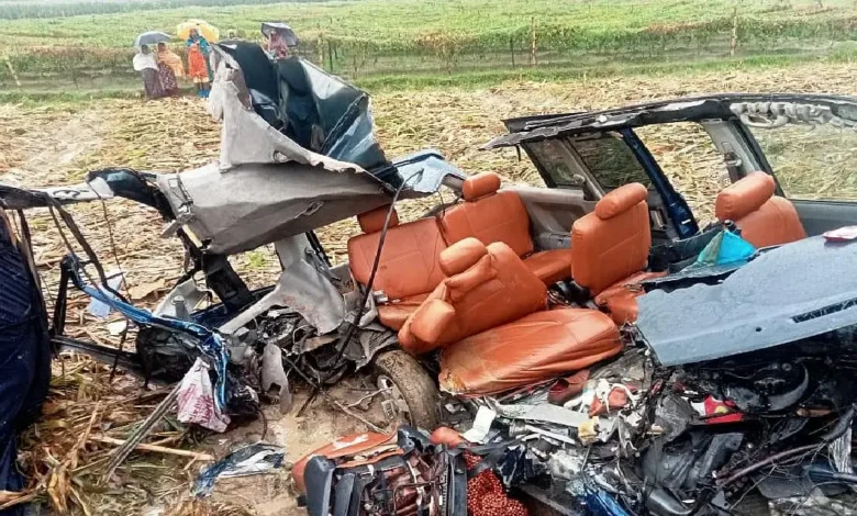 4-killed-in-truck-microbus-collision-in-dinajpur