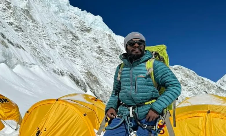 shakil-climbs-mount-everest-on-foot